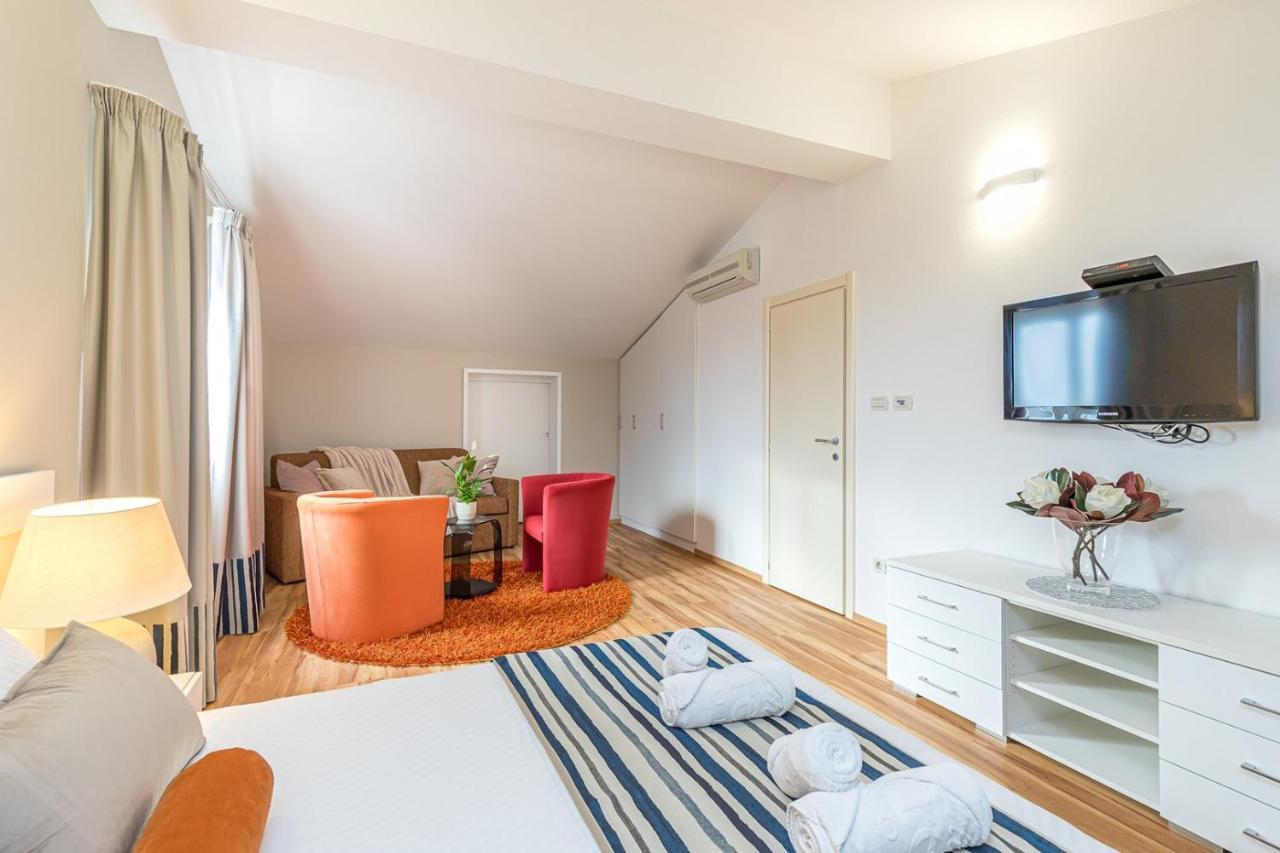 Apartment Complex Irena With Pool Porec Room photo
