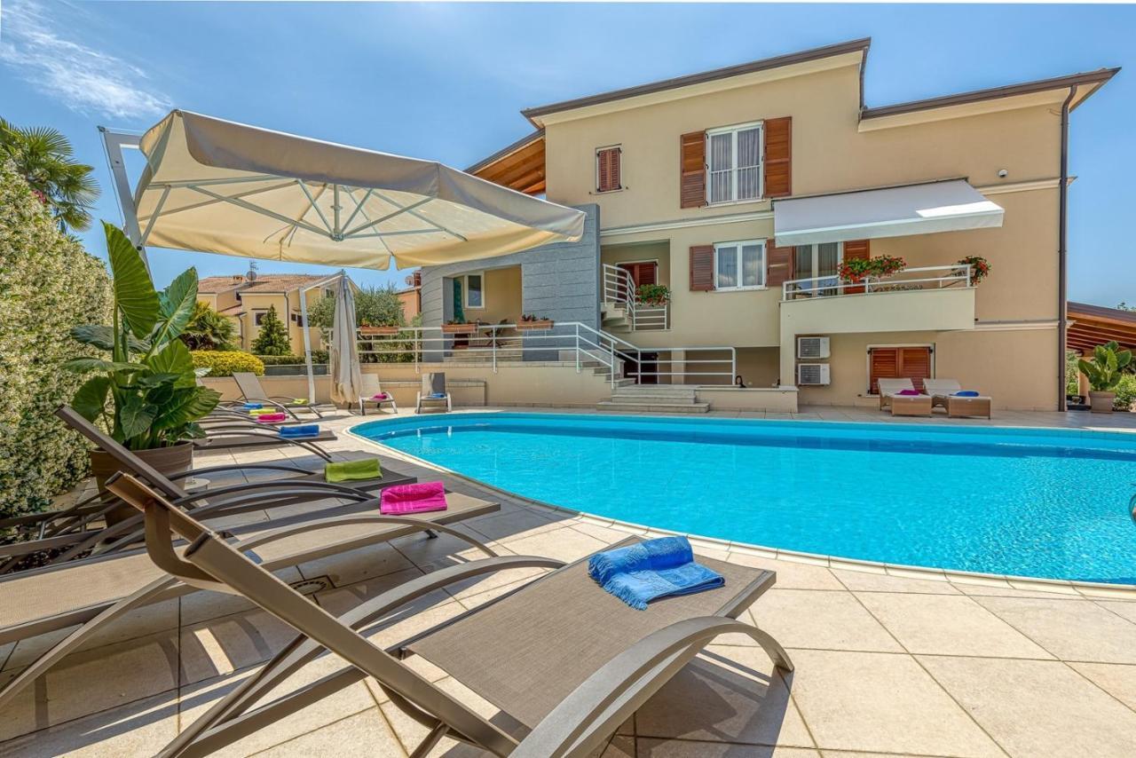 Apartment Complex Irena With Pool Porec Exterior photo
