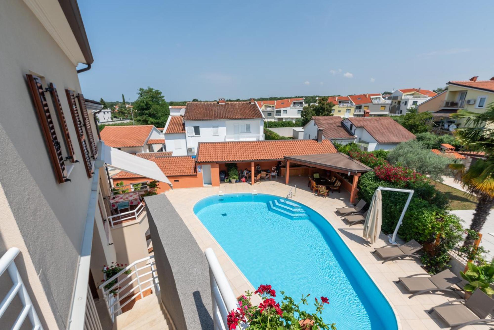Apartment Complex Irena With Pool Porec Exterior photo